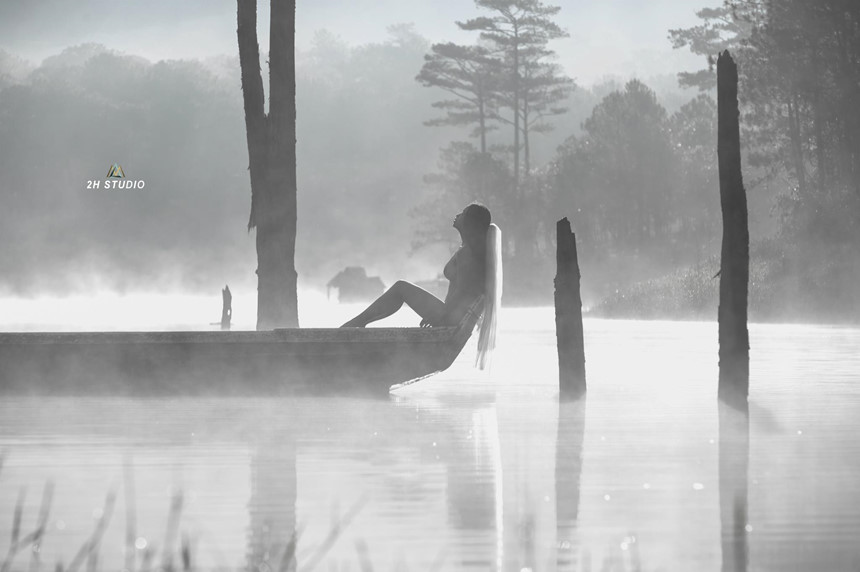 Đôi trẻ chụp ảnh cưới nude ở hồ Tuyền Lâm có đáng bị lên án? Đôi trẻ chụp ảnh cưới nude ở hồ Tuyền Lâm có đáng bị lên án?