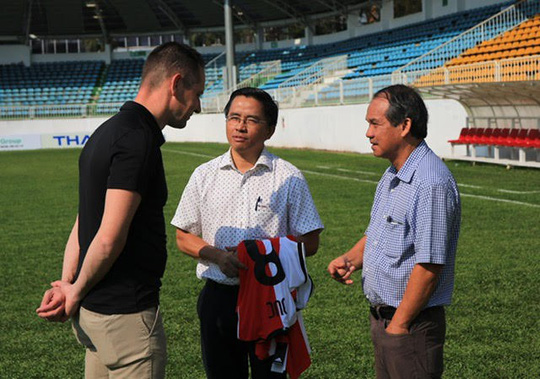 Bầu Đức bắt tay với Feyenoord, đưa học trò thầy Giôm sang Hà Lan chơi bóng