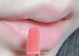 Pha trổ tài mix 4 màu son của tín đồ làm đẹp gây sốt vì quá ảo diệu, kết quả thu được chính là màu son hot hit nhất hè