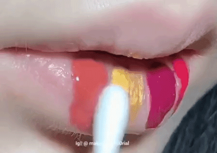 Pha trổ tài mix 4 màu son của tín đồ làm đẹp gây sốt vì quá ảo diệu, kết quả thu được chính là màu son hot hit nhất hè Pha trổ tài mix 4 màu son của tín đồ làm đẹp gây sốt vì quá ảo diệu, kết quả thu được chính là màu son hot hit nhất hè