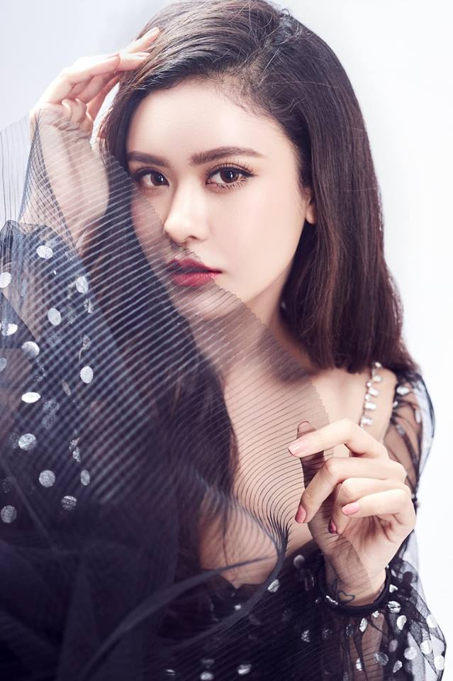 Trương Quỳnh Anh quá đẹp trong chiếc váy mỏng như sương tưởng như nhìn thấu tất cả Trương Quỳnh Anh quá đẹp trong chiếc váy mỏng như sương tưởng như nhìn thấu tất cả