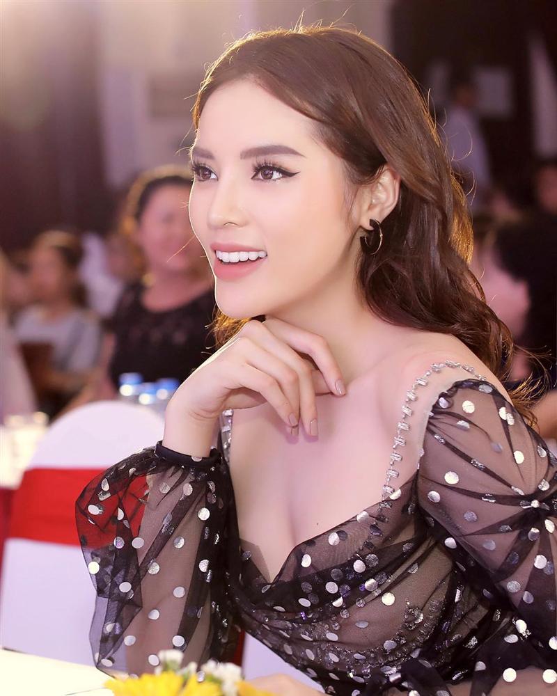 Trương Quỳnh Anh quá đẹp trong chiếc váy mỏng như sương tưởng như nhìn thấu tất cả Trương Quỳnh Anh quá đẹp trong chiếc váy mỏng như sương tưởng như nhìn thấu tất cả