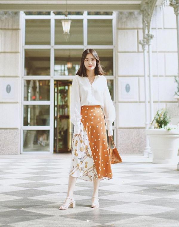 Cứ diện đồ theo công thức này, vóc dáng chị em công sở tha hồ mà lên hương Cứ diện đồ theo công thức này, vóc dáng chị em công sở tha hồ mà lên hương