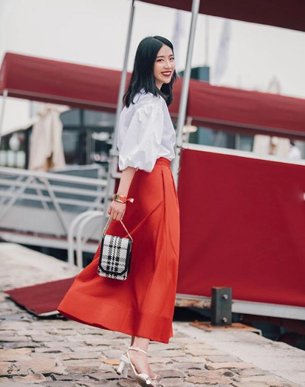 Cứ diện đồ theo công thức này, vóc dáng chị em công sở tha hồ mà lên hương Cứ diện đồ theo công thức này, vóc dáng chị em công sở tha hồ mà lên hương