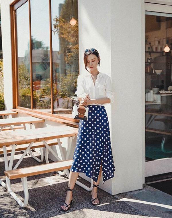 Cứ diện đồ theo công thức này, vóc dáng chị em công sở tha hồ mà lên hương Cứ diện đồ theo công thức này, vóc dáng chị em công sở tha hồ mà lên hương