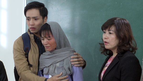 Hết bị tạt a xit rồi lại bị cưỡng hiếp tập thể, đây chính là cô gái có số phận bi đát nhất màn ảnh Việt