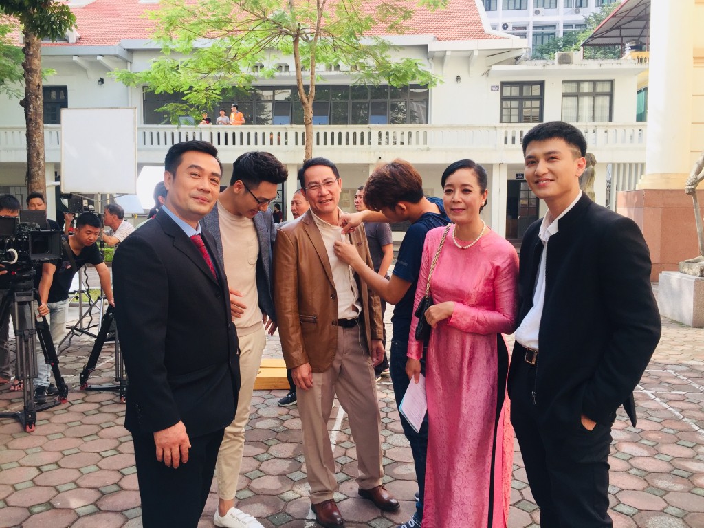 Ekip Chạy Trốn Thanh Xuân tiết lộ Huỳnh Anh nhiều lần đi trễ, có hôm cả đoàn đợi 2 tiếng?