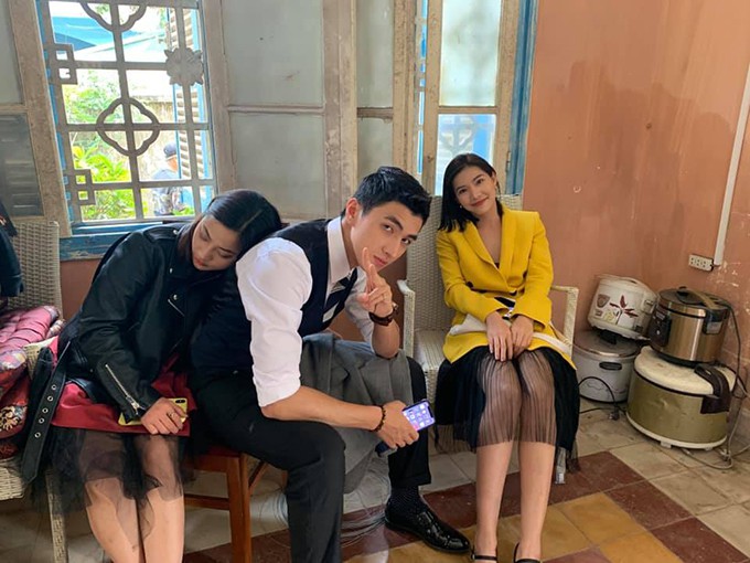 Ekip Chạy Trốn Thanh Xuân tiết lộ Huỳnh Anh nhiều lần đi trễ, có hôm cả đoàn đợi 2 tiếng?