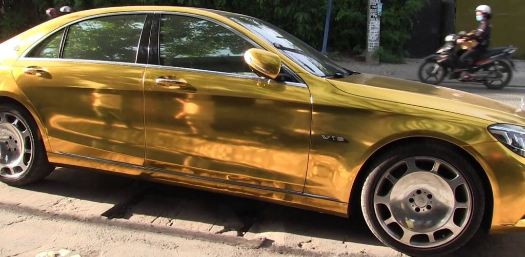 Phúc XO nổi tiếng trên mạng xã hội bởi dàn xe mạ vàng đình đám