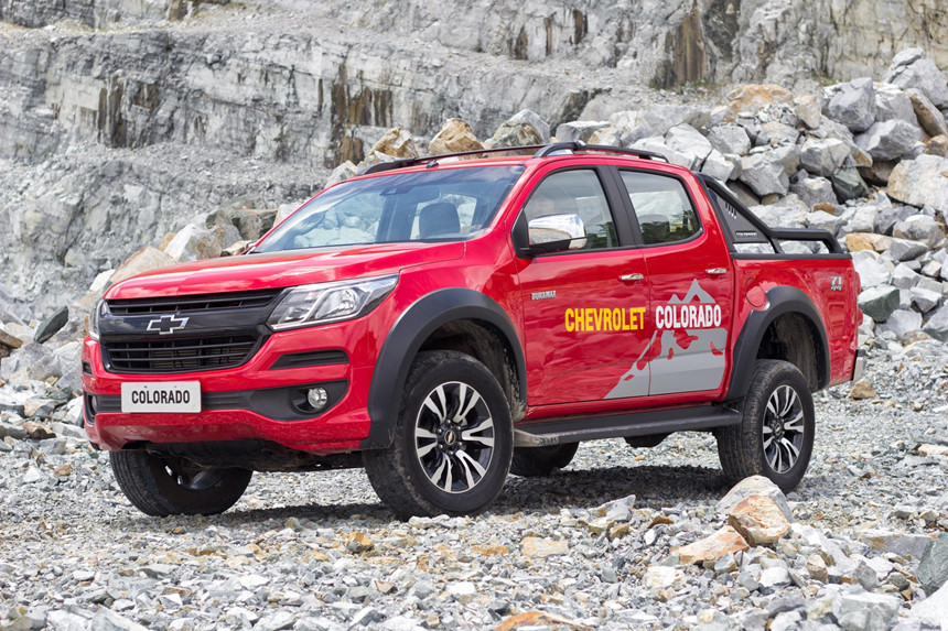 Xe bán tải tháng 3 tăng mạnh trước giờ G tăng phí trước bạ