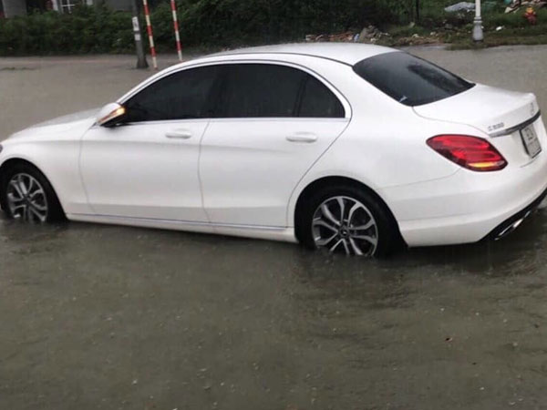 Thiệt hại 600 triệu, chủ Mercedes tố bảo hiểm Liberty lừa dối khách