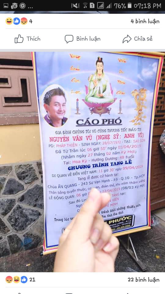 Đến đám tang nghệ sĩ Anh Vũ chụp ảnh tươi cười rồi bắn tim trước cáo phó, cô gái bị chỉ trích phải xóa vội status