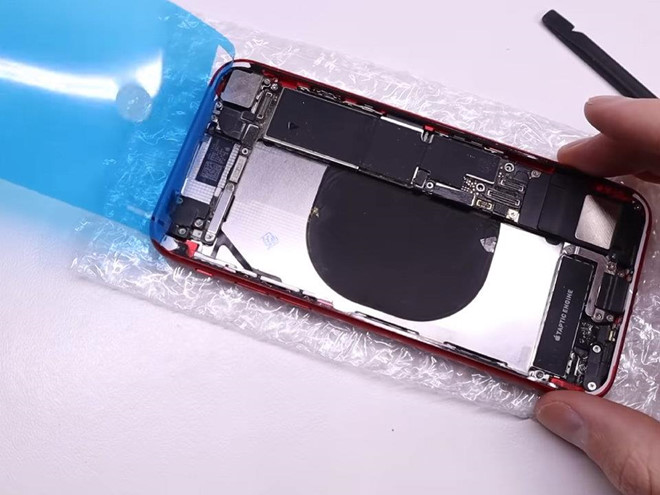 Với 200 USD, bạn có thể hô biến iPhone 8 đồng nát thành như mới