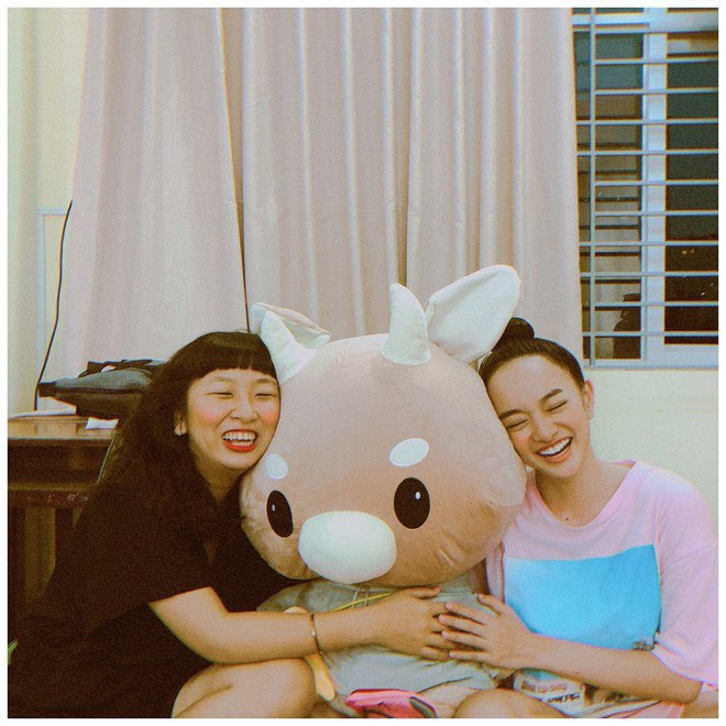 Sẵn tin đồn yêu nhau còn nóng, Trang Hý mượn luôn sinh nhật cầu hôn Kaity Nguyễn với nhẫn trị giá... 200K