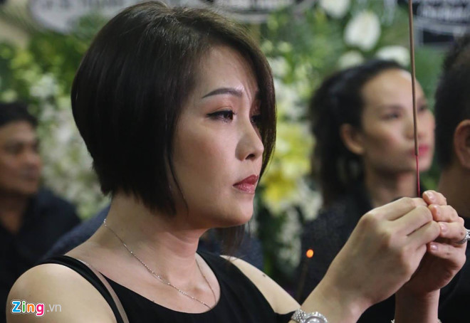 Vợ chồng Lý Hải, Minh Hà cùng các nghệ sĩ tới viếng Anh Vũ lúc 1h sáng