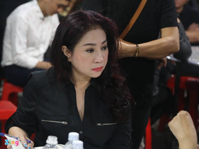 Vợ chồng Lý Hải, Minh Hà cùng các nghệ sĩ tới viếng Anh Vũ lúc 1h sáng