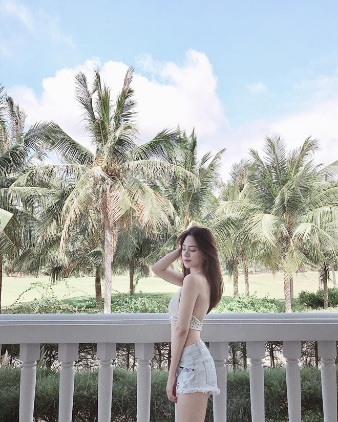 Nhan sắc hội chị em hot girl xuất hiện ở lễ ăn hỏi của Rhymastic