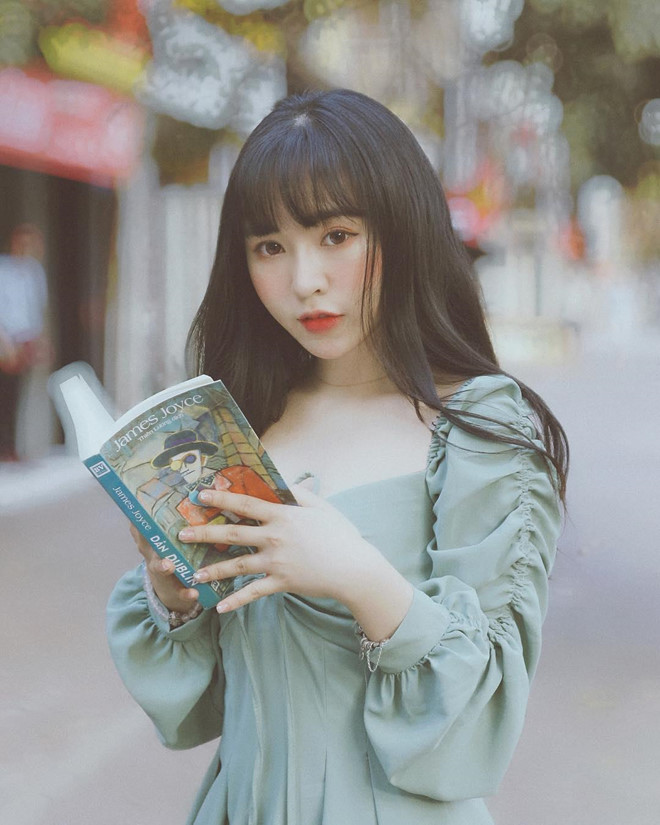 Nhan sắc hội chị em hot girl xuất hiện ở lễ ăn hỏi của Rhymastic