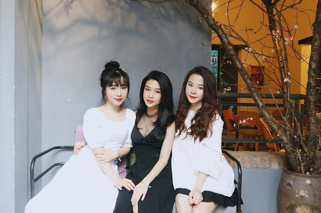 Nhan sắc hội chị em hot girl xuất hiện ở lễ ăn hỏi của Rhymastic