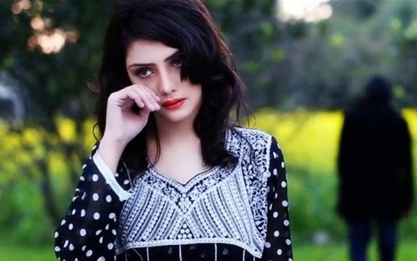 Đến khi nhặt lại bó hồng vứt bởi một cô gái xinh đẹp, tôi đã đủ mạnh mẽ quyết định kết thúc cuộc hôn nhân vạn người ngưỡng mộ