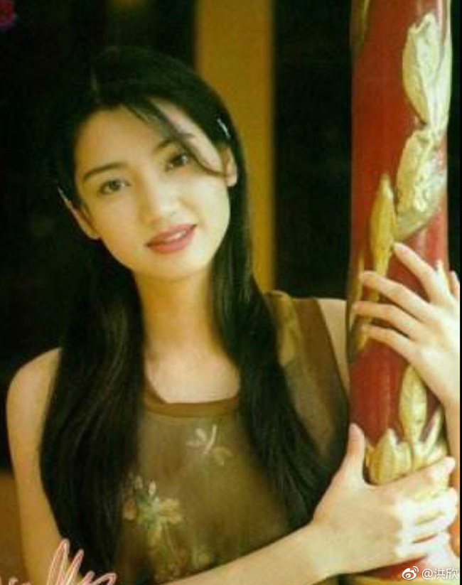 Người vợ bị cắm sừng đáng thương nhất Cbiz: Thời trẻ là đại mỹ nhân, kẻ từng ngỡ chân ái lòi đuôi bội bạc