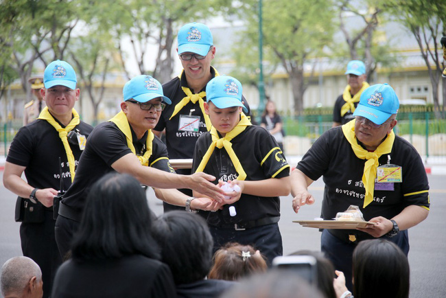 Cuộc sống của Hoàng tử nhỏ và Vương phi Thái Lan bị phế truất giờ ra sao sau 5 năm hai mẹ con bị chia tách khiến nhiều người xót xa?