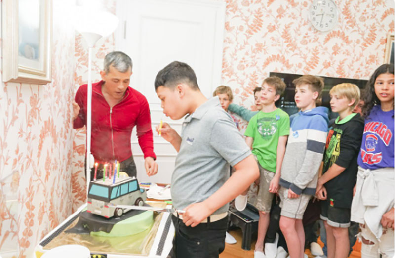 Cuộc sống của Hoàng tử nhỏ và Vương phi Thái Lan bị phế truất giờ ra sao sau 5 năm hai mẹ con bị chia tách khiến nhiều người xót xa?