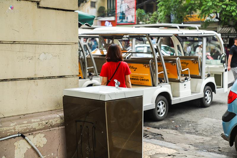 Cận cảnh loạt trụ nước sạch miễn phí lần đầu tiên xuất hiện ở Hà Nội