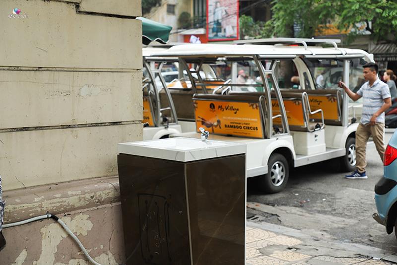 Cận cảnh loạt trụ nước sạch miễn phí lần đầu tiên xuất hiện ở Hà Nội