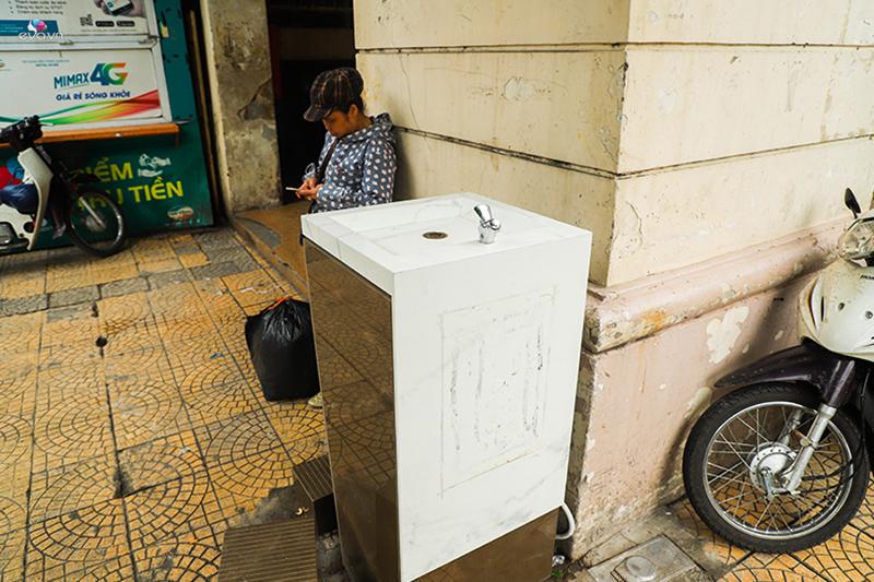 Cận cảnh loạt trụ nước sạch miễn phí lần đầu tiên xuất hiện ở Hà Nội