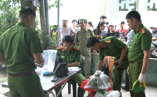 Hơn 100 cảnh sát xoá sổ con hẻm tăm tối chuyên bán cỏ Mỹ