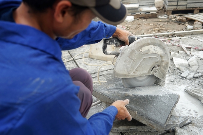 Hà Nội yêu cầu các quận kiểm soát chặt vật liệu lát mới vỉa hè