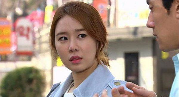 Chồng hí hửng gọi điện cho bạn gái mưa ngỏ lời, nhưng bất ngờ 1 giọng nữ vang lên khiến anh ta run như cầy sấy