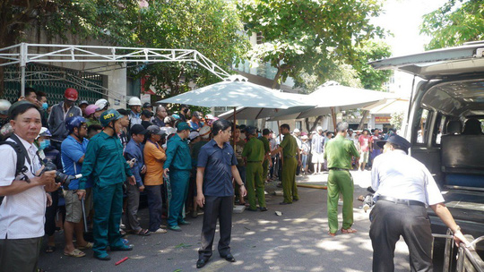 Lexus biển số tứ quý tông vào đám tang, 3 người chết, 8 người bị thương