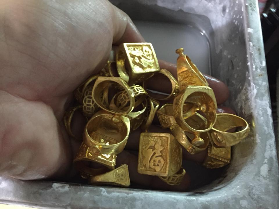 Vụ đống vàng trong bao lúa: Người phát hiện đầu tiên muốn nhận toàn bộ số vàng