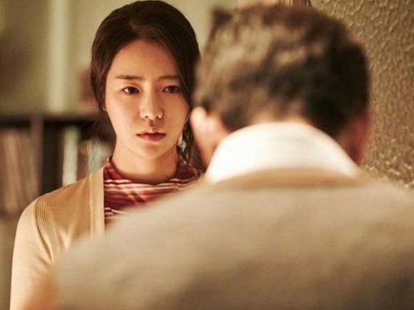 Chỉ một lần quên điện thoại ở nhà, tôi vô tình phát hiện sự thật khủng khiếp về ông chồng tâm lý, chiều chuộng vợ như bà hoàng