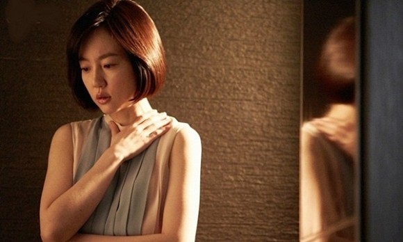 Chỉ một lần quên điện thoại ở nhà, tôi vô tình phát hiện sự thật khủng khiếp về ông chồng tâm lý, chiều chuộng vợ như bà hoàng