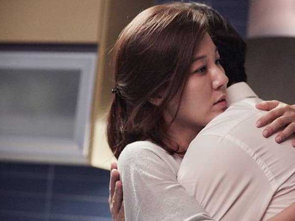 Chỉ một lần quên điện thoại ở nhà, tôi vô tình phát hiện sự thật khủng khiếp về ông chồng tâm lý, chiều chuộng vợ như bà hoàng