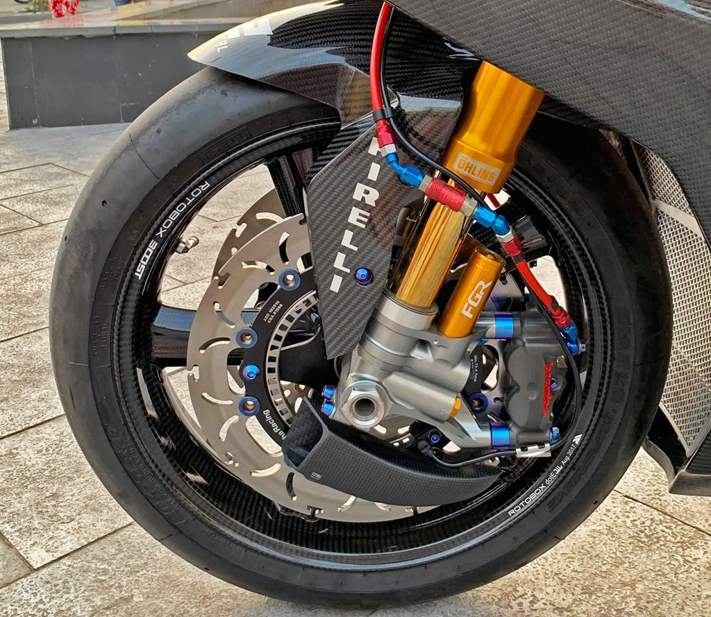 Cá mập BMW S1000RR với gói độ hơn 2 tỷ của biker miền Tây