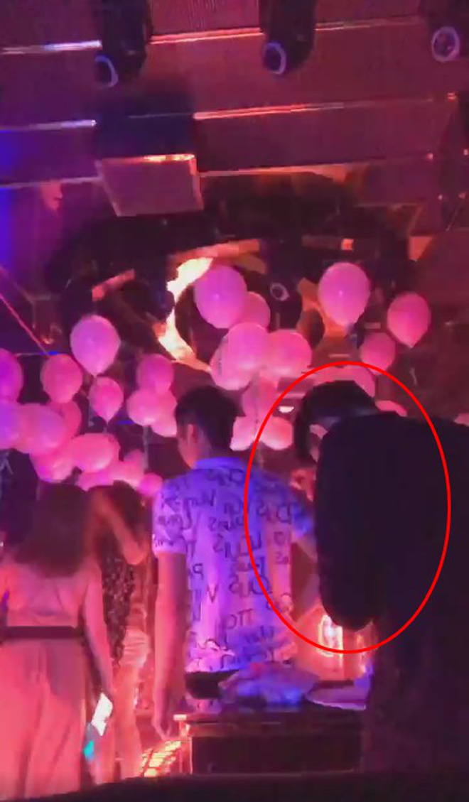 Clip nhóm nam nữ sử dụng ma túy trong quán karaoke nghi của Phúc XO đang được chia sẻ rầm rộ