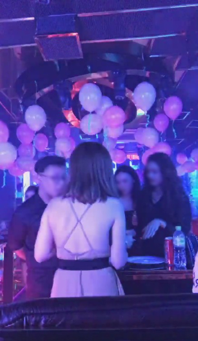 Clip nhóm nam nữ sử dụng ma túy trong quán karaoke nghi của Phúc XO đang được chia sẻ rầm rộ