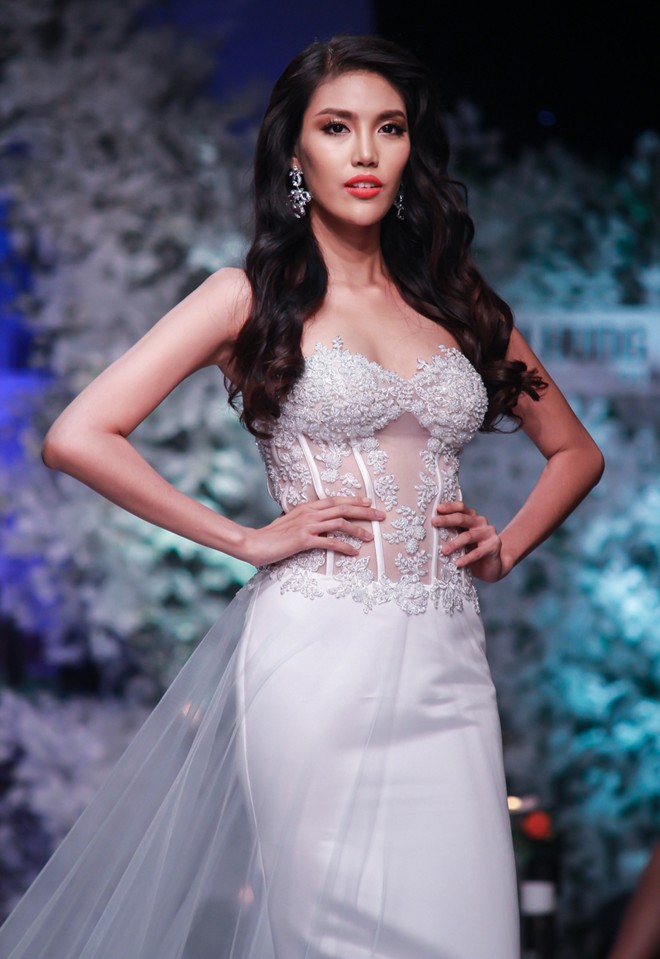 Phạm Hương - Lan Khuê: Người đẹp nào có cuộc sống viên mãn hơn sau 3 năm bị khán giả so sánh về mọi mặt?