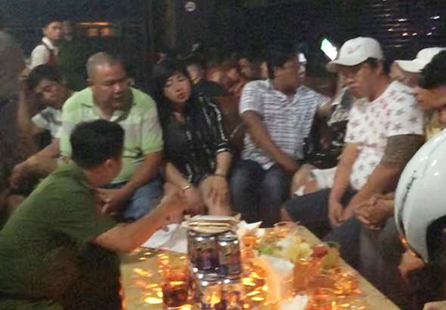 Cảnh sát đột kích quán bar nổi tiếng ở Sài Gòn