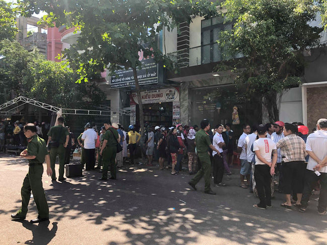 Ám ảnh cảnh người bị đâm nằm la liệt khi ô tô điên biển tứ quý lao vào đám tang