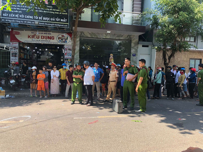 Ám ảnh cảnh người bị đâm nằm la liệt khi ô tô điên biển tứ quý lao vào đám tang