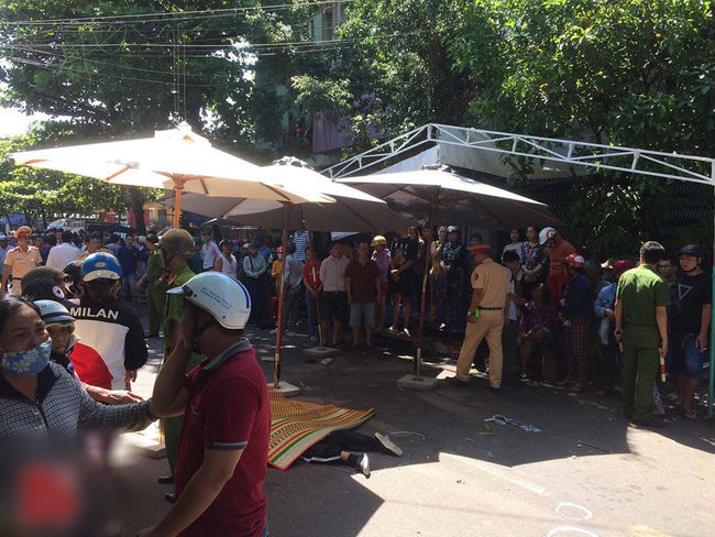 Ám ảnh cảnh người bị đâm nằm la liệt khi ô tô điên biển tứ quý lao vào đám tang