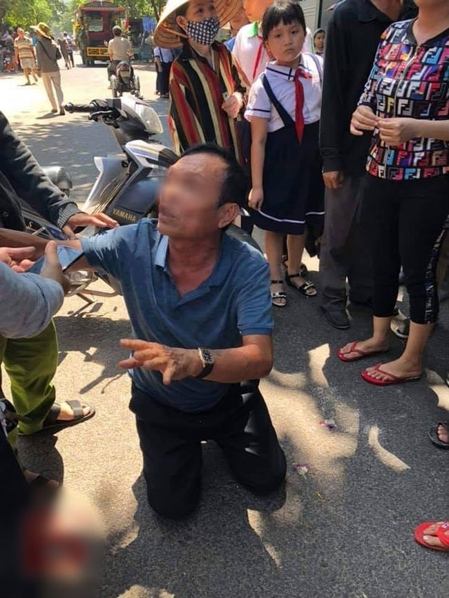 Ám ảnh cảnh người bị đâm nằm la liệt khi ô tô điên biển tứ quý lao vào đám tang