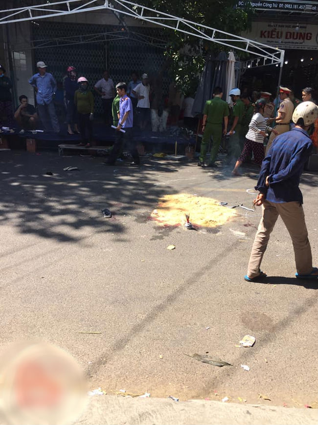 Ám ảnh cảnh người bị đâm nằm la liệt khi ô tô điên biển tứ quý lao vào đám tang