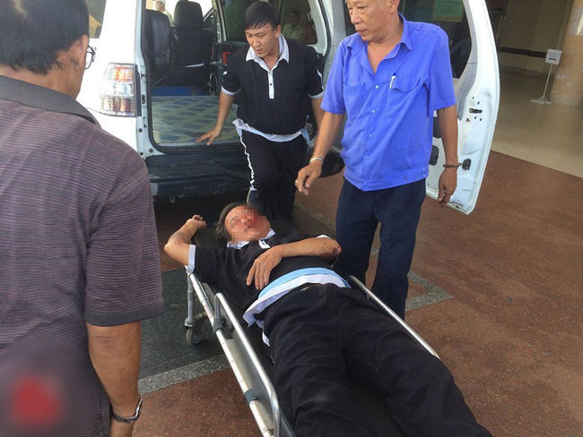 Ám ảnh cảnh người bị đâm nằm la liệt khi ô tô điên biển tứ quý lao vào đám tang