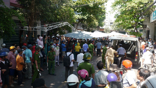 Ám ảnh cảnh người bị đâm nằm la liệt khi ô tô điên biển tứ quý lao vào đám tang